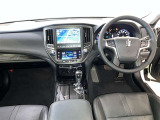 運転席周りのレイアウトをご覧ください。ナビゲーションが綺麗に装着されすっきり収まってますね!