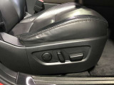 運転席は座面の上下調整ができ適切なドライビングポジションで運転できますよ♪