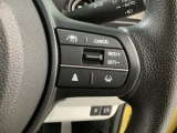 【アダプティブ・クルーズ・コントロール】予め設定した車速内でクルマが自動的に加減速。 前走車との適切な車間距離を維持しながら追従走行し、高速道路でのドライバーの疲労を軽減してくれる嬉しい機能付♪