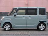 純正ホイールカバーで全体的にデザインがまとまっています。車も人も、オシャレはまずは足元からですね。