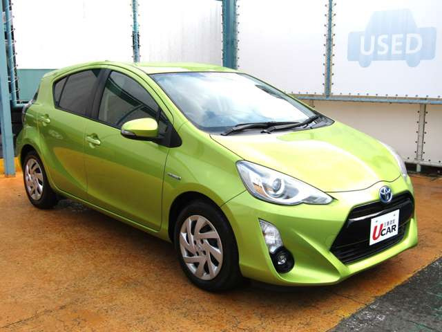 トヨタ アクア 1.5 S の中古車詳細 (74,000km, フレッシュグリーン
