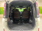 積み下ろしのしやすいデッキにはたっぷりと荷物を積み込んでいただけます。遊びから仕事まで、様々なシーンで頼れます♪