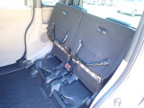 ◆チップアップ&ダイブダウン機構付【ULTR SEAT】は後席座面を左右分割で跳ね上げることができます。トランクで積載できない背の高い荷物をラクラク収納できます。ホンダ車ならではの人気装備です。