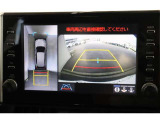 前後左右のカメラの映像を合成し、車を上から見たような視点のパノラミックビューモニター。後方の死角だけでなく左右や前方の障害物の発見もしやすくなります。