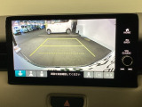 【リアカメラ】後方の距離感や障害物を、モニター越しにそっと教えてくれる機能です。見えにくい場所を確認できる安心感が、落ち着いたハンドル操作を支えます。