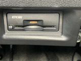ETC2.0を装備。DSRC通信方式によって双方向通信することでカーナビと高速道路がリアルタイムに情報連携して、便利で快適なドライブ体験を提供します。