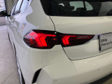 リアランプ 立体的な造形としてBMWらしい個性的なリアビューを明確化しました。