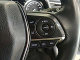 ステアリングには運転中でも簡単に操作できる各種スイッチついてます