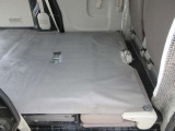 荷室はリヤシートを収納すると広くフラットに使用でき便利です