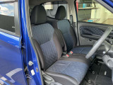 運転席もゆったりとお座り頂けます。