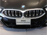 ☆BMWの代名詞とも言える【キドニーグリル】一目見ただけでBMW車であると認識できる確固たるアイコンとして存在感を放ちます☆