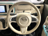 インテリアに合わせたデザインのステアリングは、運転される方のことも考え、運転しやすい形状、大きさです。是非一度、実際に触ってお確かめください。