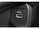 ナビと接続用の充電ポートを装備!