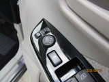 ドアミラーの鏡面の調節、格納は運転席からすべて操作できます!