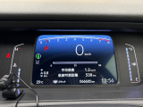 メーターもデジタルパネルで運転席からも見やすいようになっています