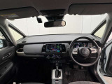 見通しの良い運転席回りとなっておりますので安心して運転をして頂けます!窓が大きいので明るく開放的な室内です