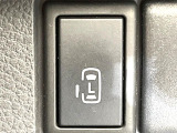【パワースライドドア】スマートキーや運転席のスイッチでスライドドアの開閉が可能♪電動だから力を入れてドアを開ける必要が無く、小さいお子様でも、重い荷物を持っている時もラクに開け閉めできます♪