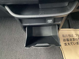 足元には収納があります