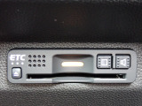 ■【ETC車載器】が装備されています。セットアップをしてお渡しとなり、ETCカードを差し込むだけで高速道路の利用が可能です。