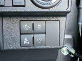 運転席横にあるスイッチです。スマートアシストやアイドリングストップ、横滑り防止機能、コーナーセンサーをOFFにするものです。