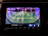 バックカメラの画像です。ガイドラインがスムースな車庫入れをサポートいたします。車庫入れの安心感がアップしますね。