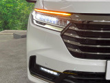 【LEDヘッドライト】悪天候や夜間走行時も良好な視界を確保し安心して運転できる高輝度LEDヘッドライトを装備!点灯速度が早く、消費電力も抑えられています。