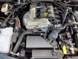 ロードスターRFのために専用設計されたSKYACTIV-G 2.0は、ソフトトップ車の「使い切る喜び」とは違い余裕をもった走行を可能にした「余す喜び」をテーマにしております。