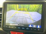 【バックカメラ】駐車時に後方がリアルタイム映像で確認できます。大型商業施設や立体駐車場での駐車時や、夜間のバック時に大活躍!運転スキルに関わらず、今や必須となった装備のひとつです!