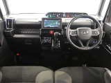 見通しのよいすっきりとした視界で、誰でも運転しやすいです。運転のしやすさは疲れにくさにも繋がりますよ♪