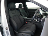 Audi車はどの車種も全てレザーハンドルです。そこにはAudiのこだわりがあり質感の高いレザーでしっかりと手に馴染み、高級感を演出します。