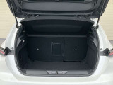 ■リアシートを倒せば、広いラゲージスペースが確保できますので、荷物の多い時は便利です!