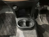 運転席側にドリンクホルダーあります!運転中でも手が届きやすい位置にあって便利です♪