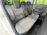 コンパクトカーですが、セカンドシートは十分な広さがあり快適にお乗りいただけます♪シートを倒して大きな荷物を積んだりと、用途の幅が広い1台です。