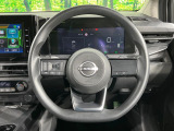 インテリアに合わせたデザインのステアリングは、運転される方のことも考え、運転しやすい形状、大きさです。是非一度、実際に触ってお確かめください。