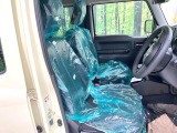 運転席まわりには十分なスペースがあり、大柄な方でもゆったり運転していただける環境です。