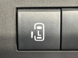 【パワースライドドア】スマートキーや運転席のスイッチでスライドドアの開閉が可能♪電動だから力を入れてドアを開ける必要が無く、小さいお子様でも、重い荷物を持っている時もラクに開け閉めできます♪
