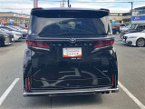 バックカメラが付いているので後方確認が非常にしやすいです。今や運転初心者も熟練者も必須装備!ついていて損はないですね♪