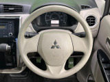 インテリアに合わせたデザインのステアリングは、運転される方のことも考え、運転しやすい形状、大きさです。是非一度、実際に触ってお確かめください。