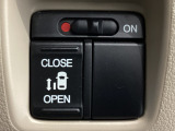 【パワースライドドア】助手席側がパワースライドドアになっており、運転席のスイッチやスマートキーでも開閉が可能です!開口部も広いので乗り降りも楽々♪