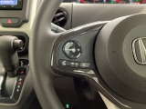 ステアリング左手側はオーディオ関連の操作スイッチです。視線を逸らすことなく運転に集中できます