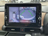 アラウンドビューカメラで車庫入れ便利