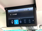 【12.1型フリップダウン】大画面モニターで後席でもエンタメをお楽しみいただけます。家族や友人とお出かけする機会が多い方に大人気です♪