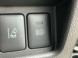 ハイビームアシストは周囲の明るさから対向車や先行車、街灯の有無などをフロントカメラが検知して、自動でハイビーム(上向き)とロービーム(下向き)を切り替える機能です。