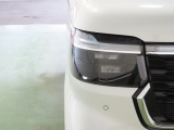 LEDヘッドライトは、点灯の瞬間から光量を発揮し、突然暗くなるトンネルなどでの安定感を高めます。