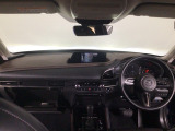 【前方視界】開放的な前方視界!運転がしやすく疲れにくいです♪窓が大きく、見通しがとっても良いおクルマですよ♪