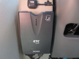 ETCももちろん搭載。いちいち料金所で停車する必要なんて当然ないです。スムーズにストレスなくドライブをお楽しみください。(※支払総額にセットアップ費用は含まれておりません。)