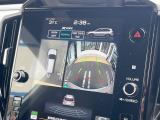 【マルチテレインモニター】車のフロントやサイドのカメラ画像を同時にモニター表示することで、悪路や狭い道を走行時でも周囲の状況確認ができ安心!本格SUVにうれしい装備です♪