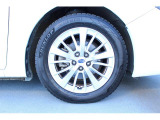 タイヤサイズは205/55R16 純正アルミホイール装着です!