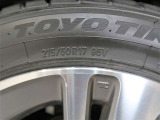 夏タイヤのサイズは215/50R17になっています。
