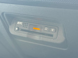 ETC車載器のお写真です。高速道路など、有料道路を通過する際には大変便利な装備ですね♪
